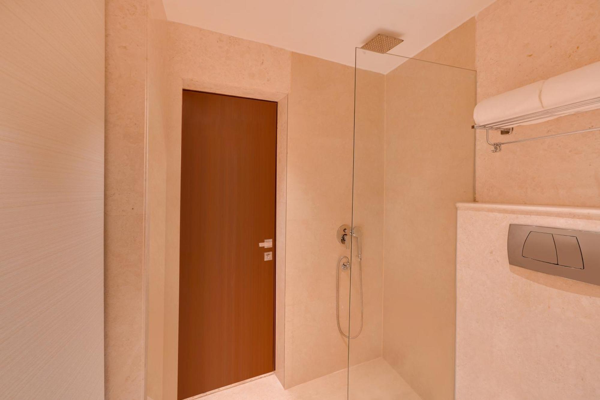 Lemon Tree Hotel, Noida Zewnętrze zdjęcie